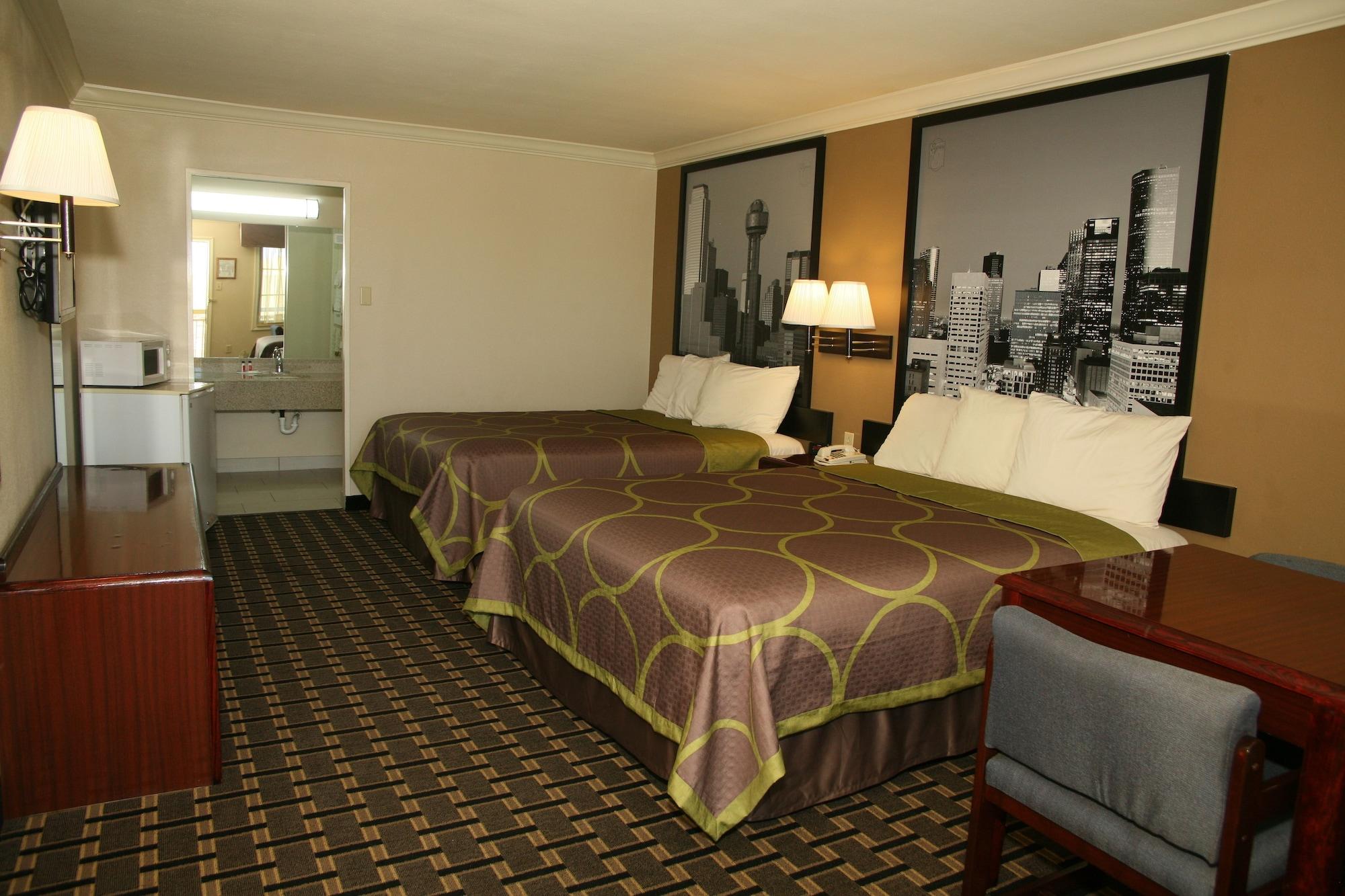 Super 8 By Wyndham Tx Hotel
