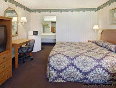 Super 8 By Wyndham Tx Hotel